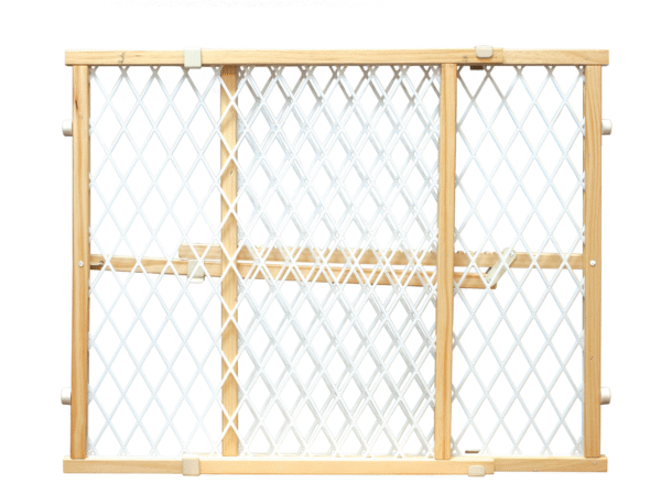 Four Paws® Locking Wood Gate with Mesh – Barrera de Madera y Malla